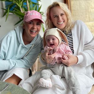 So süß empfängt Rebel Wilson ihre Liebsten in Australien!