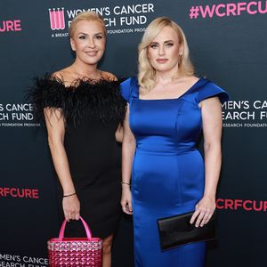 Händchenhaltend: So süß turteln Rebel Wilson und Ramona!