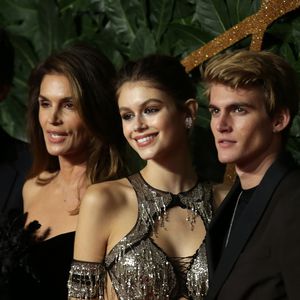 Dann Prost! Cindy Crawford ext einen ganzen Pokal Tequila?!