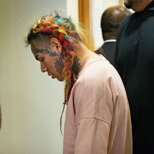 Mit echtem Menschen-Haar! Tekashi69 zeigt neue Protz-Kette