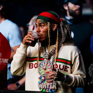Rapper 6ix9ine von Freundin geschlagen: Sie wurde verhaftet!