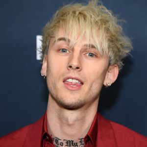 Hatte Machine Gun Kelly wirklich eine Haartransplantation?