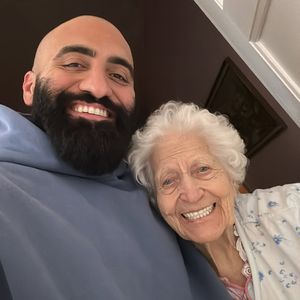Pflege-Influencer Rashid teilt letzten Moment mit Oma Lotti
