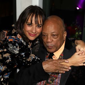 Rashida Jones hält bewegende Rede für Vater Quincy Jones (†)