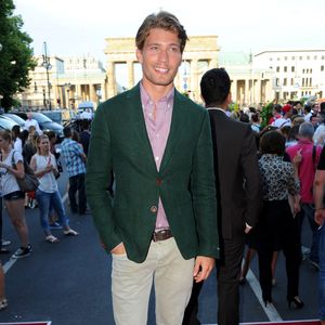Gruppenkuscheln: Raúl Richter mit Freundin und Zwilling!