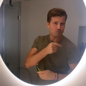 Mit Schnauzer? Raúl Richter macht sich bereit für Dschungel