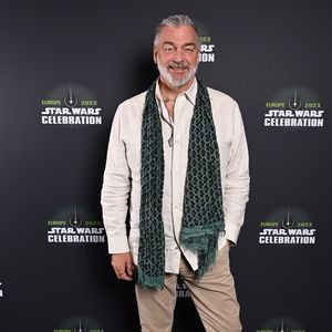 Ray Stevenson wurde vor Tod vom Set ins Krankenhaus gebracht