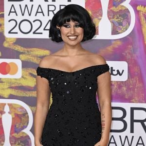 So stellt sich Sängerin RAYE ihren Traummann vor