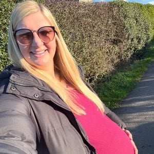 Mutterglück: Rebecca Adlington begrüßt ihre Tochter Thea