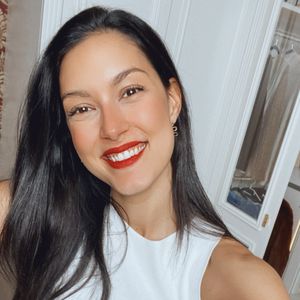 Bauchfrei-Pose: Rebecca Mir zeigt knackigen After-Baby-Body