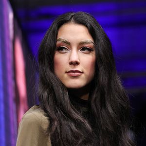 Traum-Look: Rebecca Mir schnappt sich GNTM-Flügel der Girls!