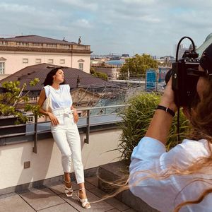 Lustig: Rebecca Mirs Fotoshooting von Polizei unterbrochen