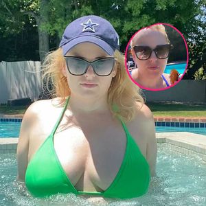 Sexy Blick: Erschlankte Rebel Wilson isst Pfirsich im Pool