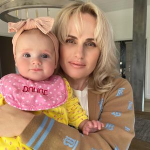 Niedliches Duo: Rebel Wilson kuschelt mit ihrem Baby Royce