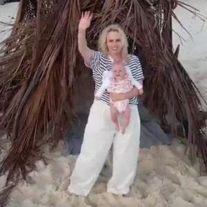 Rebel Wilson zeigt erstmals das Gesicht ihrer Tochter Royce!