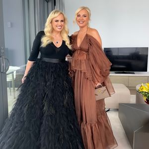 Rebel Wilson und Ramona Agruma im Partnerlook unterwegs