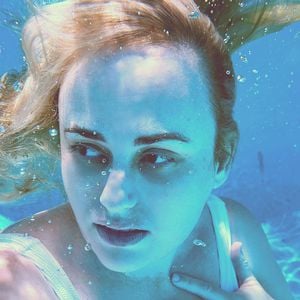 Rebel Wilson postet heiße Unterwasserbilder aus dem Pool