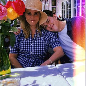 Reese Witherspoons Sohn widmet ihr süßen Post zum Geburtstag