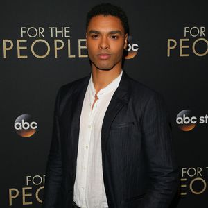 Wird "Bridgerton"-Star Regé-Jean Page etwa der neue 007?