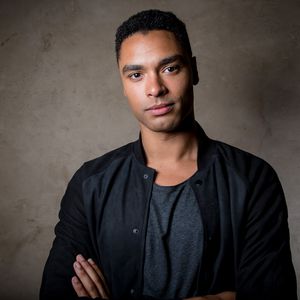 Tja, Girls: Schauspieler Regé-Jean Page ist wohl vom Markt!