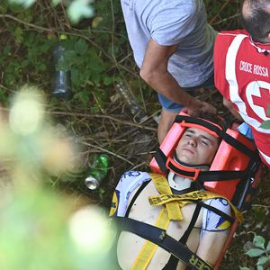 Profi-Radfahrer stürzt bei Tour in zehn Meter tiefe Schlucht