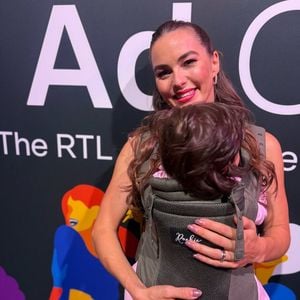 Süß: Renata Lusin feiert sechs Monate mit ihrem Baby Tessa