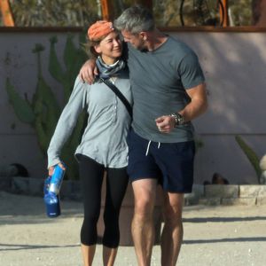 Renée Zellweger knutscht ihren Ant Anstead beim Fußball ab