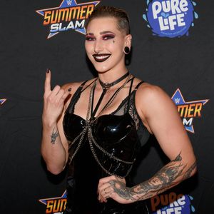 Im Gothic-Brautkleid: WWE-Star Rhea Ripley hat geheiratet!