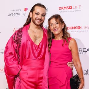 Riccardo Simonettis Mama testet Hochzeit-Outfits für ihn!