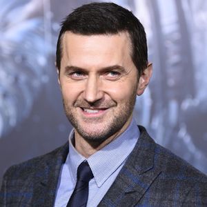 Weil er nackt ist: Richard Armitage schaut seine Serie nicht