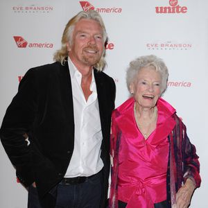 Bei Weltraumflug: Milliardär Richard Branson gedenkt Mutter