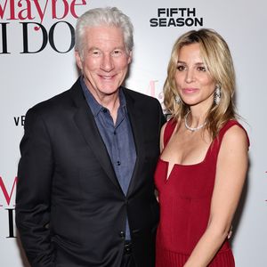 Selten! Richard Gere strahlt mit seiner Frau auf Red Carpet