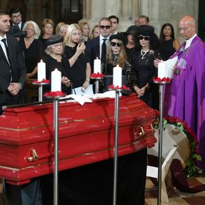 In Wien: So traurig ist die Beisetzung von Richard Lugner
