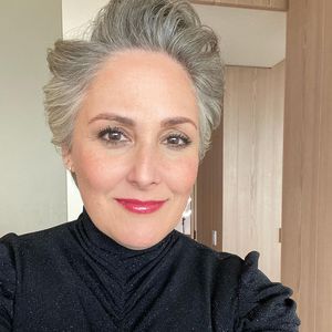Ricki Lake teilt ein Video, in dem sie ihre Haare abrasiert