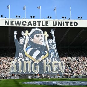 Kevin Keegan (†75) wird beim Fußball in Ehren gehalten