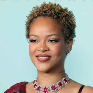 Rihanna kehrt ins Studio zurück und sorgt für Spekulationen