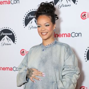So stylish zeigt sich schwangere Rihanna auf dem Red Carpet!