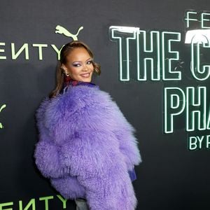 Top oder Flop? Rihanna in wildem Fellmantel beim Coachella!