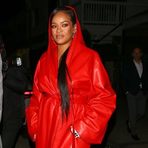 Schwangere Rihanna liebt es, ihre Brüste in Szene zu setzen