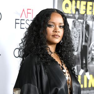 "Wie Trip auf LSD": So beschreibt Rihanna ihre Mama-Gefühle
