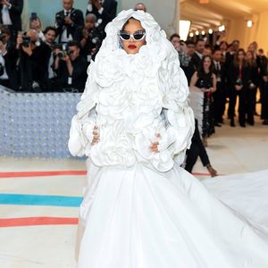 "Hier kommt die Braut": Rihanna feuert Hochzeitsgerüchte an!