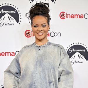 Coole Typveränderung: Sängerin Rihanna hat blonde Haare