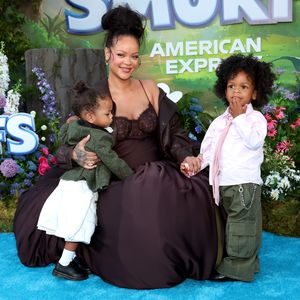 Schwangere Rihanna feiert süßes Red-Carpet-Debüt mit Söhnen