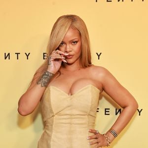 Trotz verdecktem Gesicht: Rihanna zieht alle Blicke auf sich