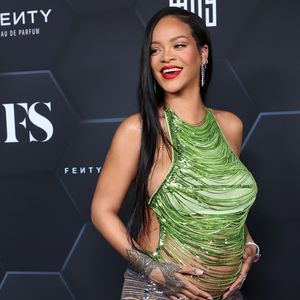 Pink und Plüsch: Ist Rihannas neuer Schwanger-Look ein Fail?