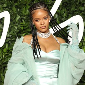 Schwangere Rihanna? Fans vermuten ein kleines Babybäuchlein