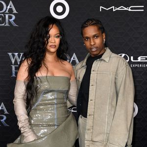 Erste Familien-Pics: Hier kuscheln Rihanna und A$AP mit Baby