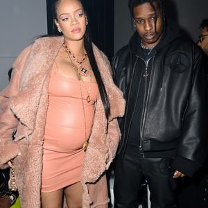 Fans rasten aus: Teasert Rihanna hier etwa neue Musik an?