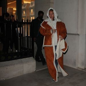 Im Luxus-Store: Rihanna und A$AP Rocky shoppen Babymode