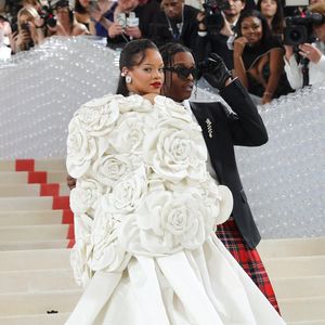 Rihanna und A$AP Rocky gehen mit ihren Kindern shoppen!